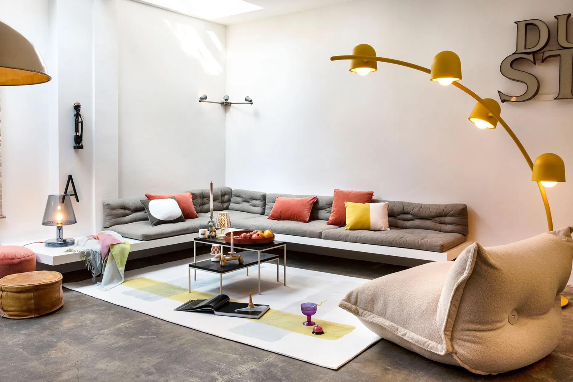 Big Lebow Arc lamp, jaune, 186x234 cm
