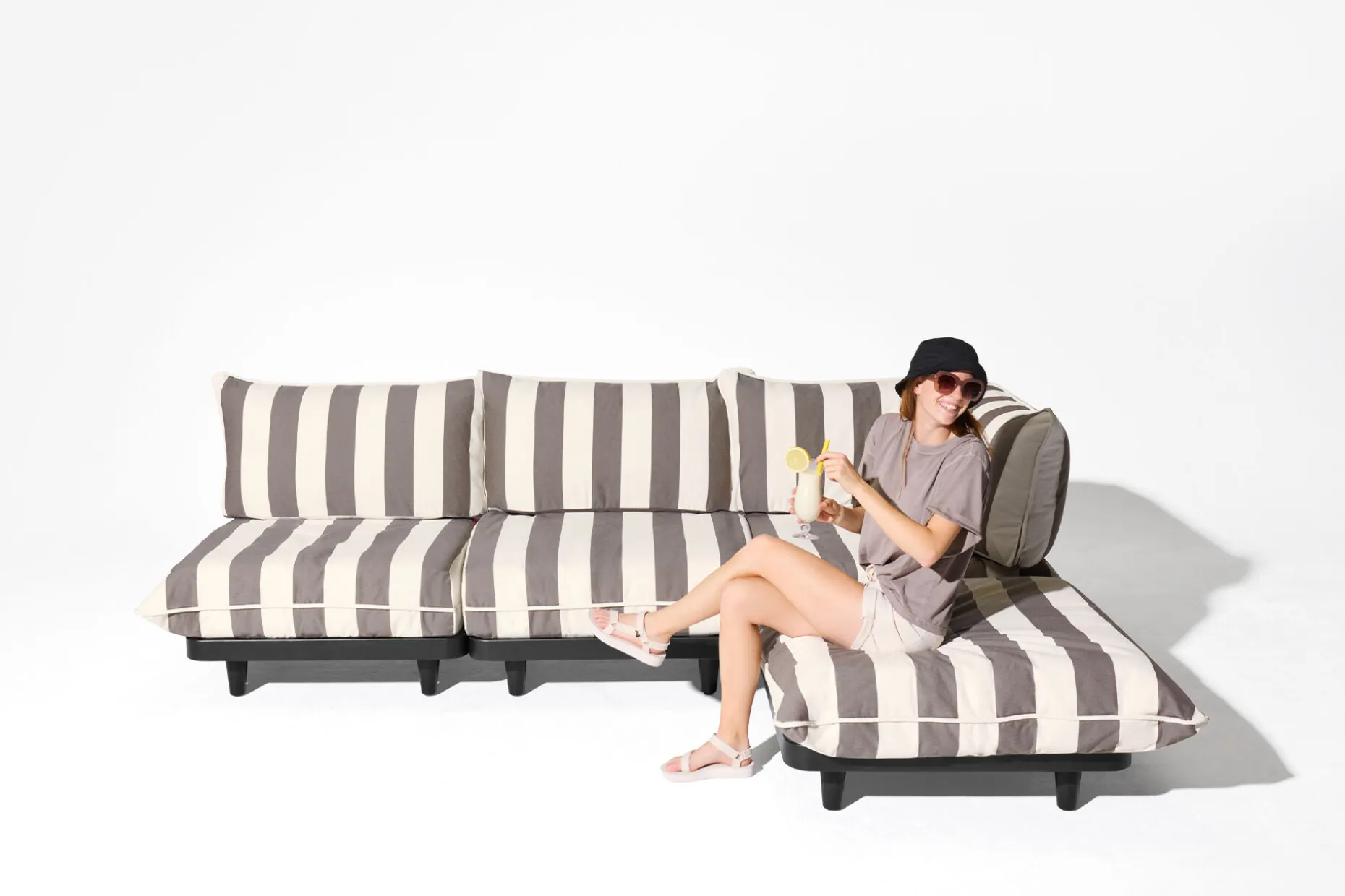 Paletti Set Large + Table Ensemble lounge d’extérieur modulaire, 280x190x90 cm