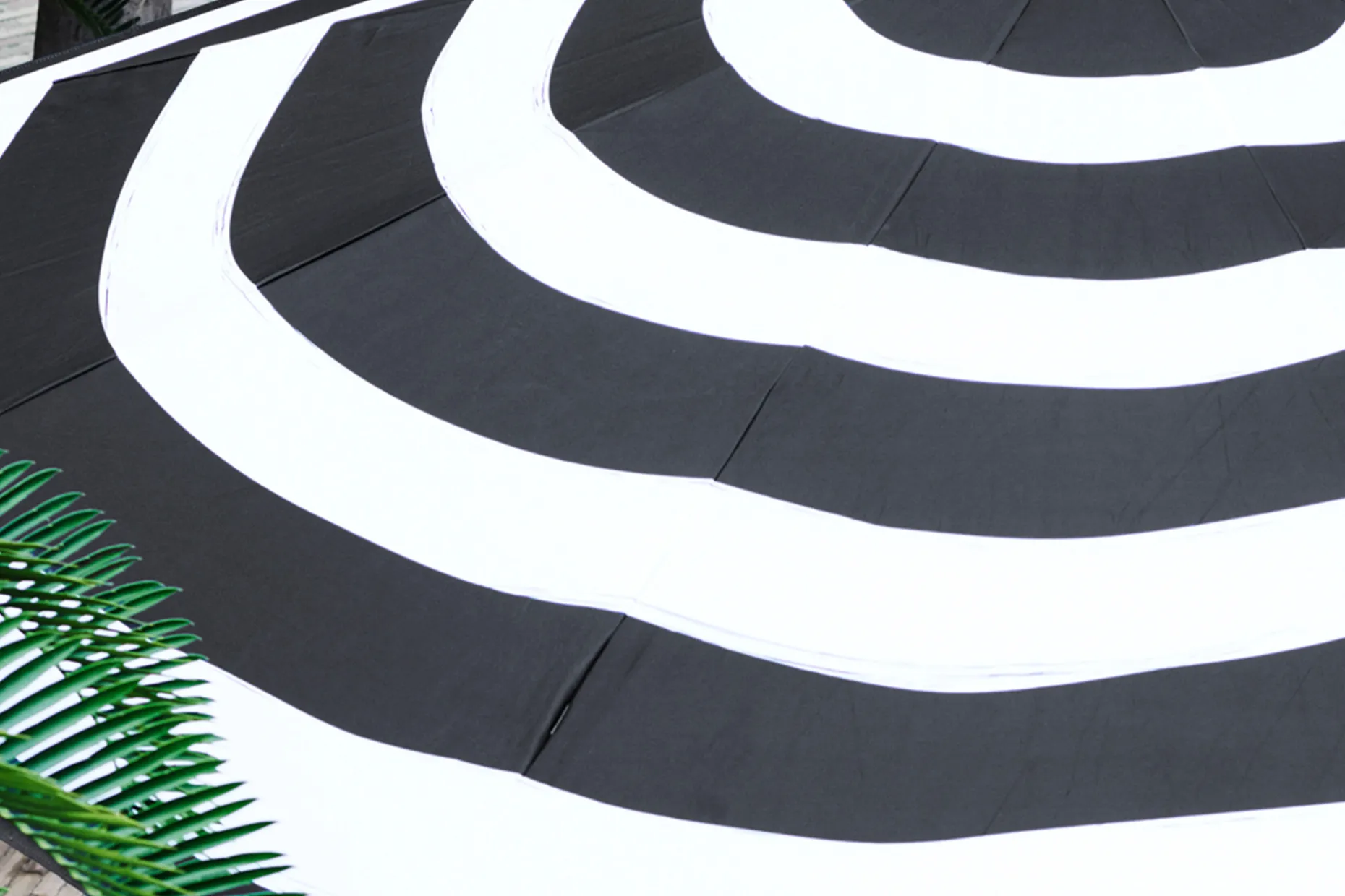 Stripesol + Base Black Parasol avec pied, 350x350x280 cm